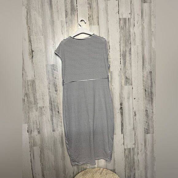 Stripped dress - Picture 4 of 10
